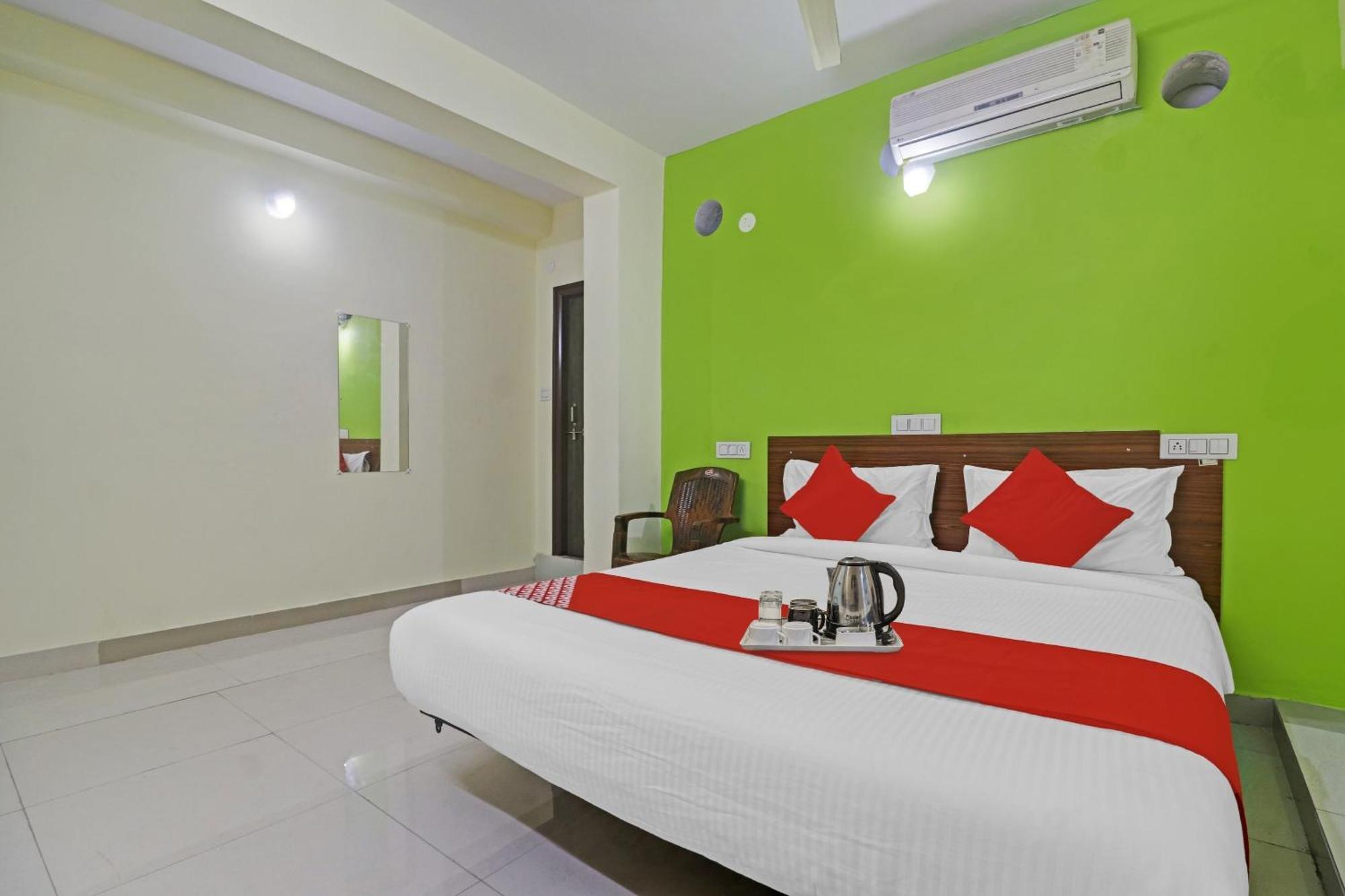 Super Hotel O Dk Reddy Square Хайдарабад Экстерьер фото