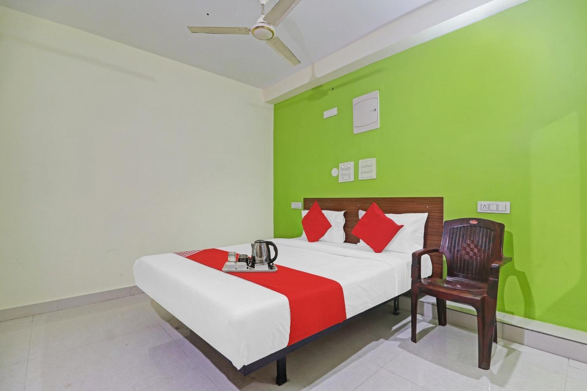 Super Hotel O Dk Reddy Square Хайдарабад Экстерьер фото