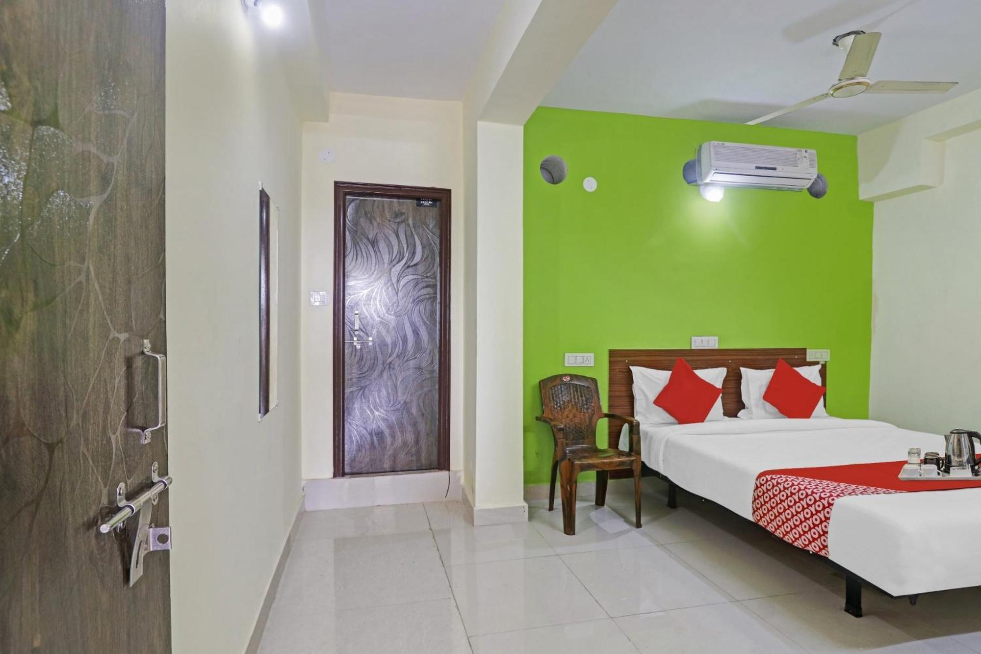 Super Hotel O Dk Reddy Square Хайдарабад Экстерьер фото