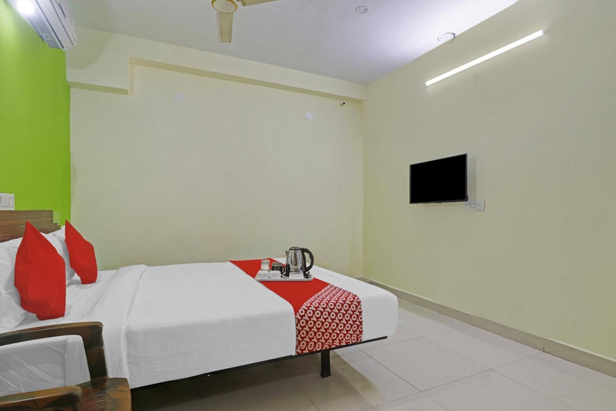 Super Hotel O Dk Reddy Square Хайдарабад Экстерьер фото