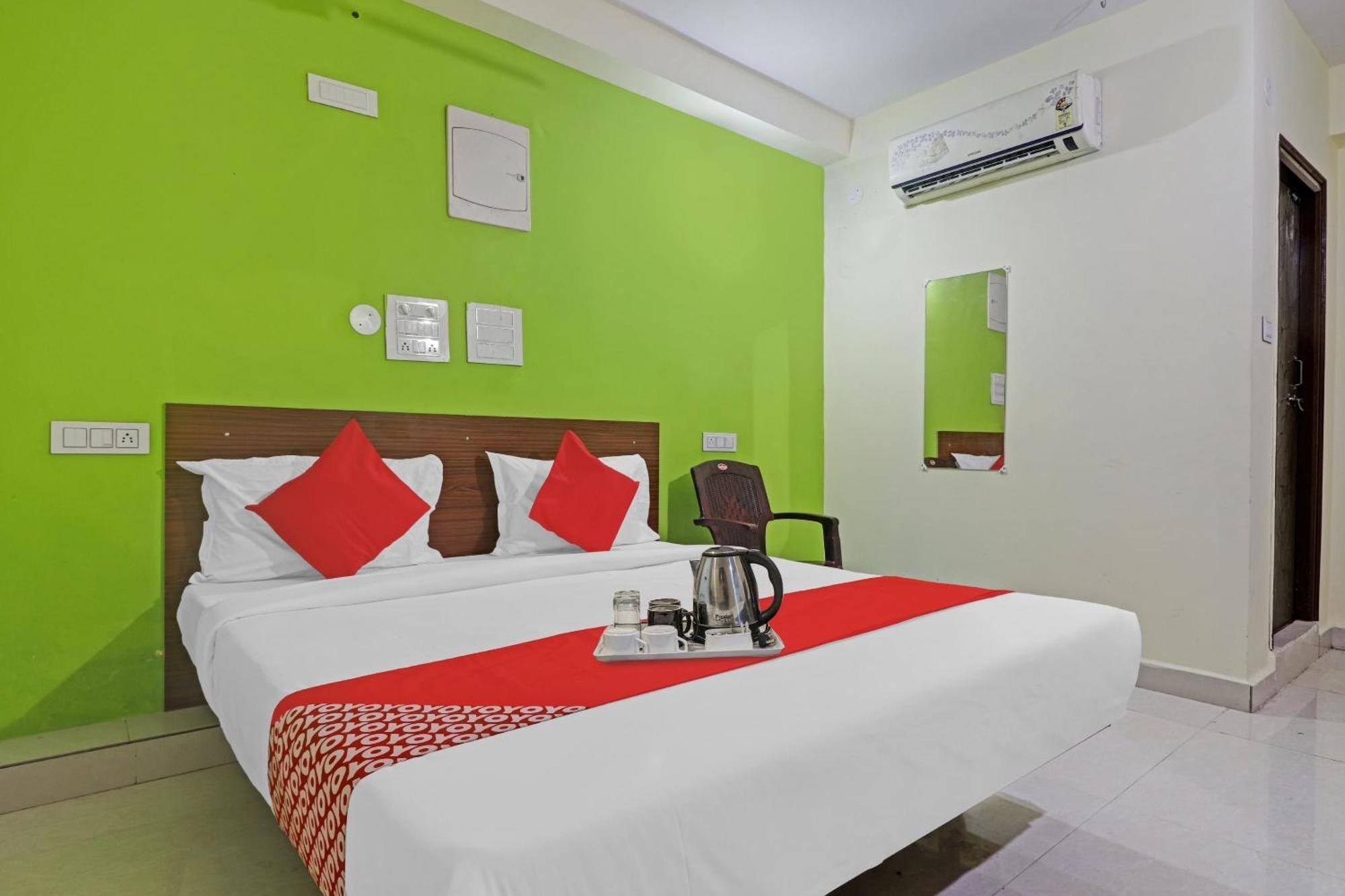 Super Hotel O Dk Reddy Square Хайдарабад Экстерьер фото