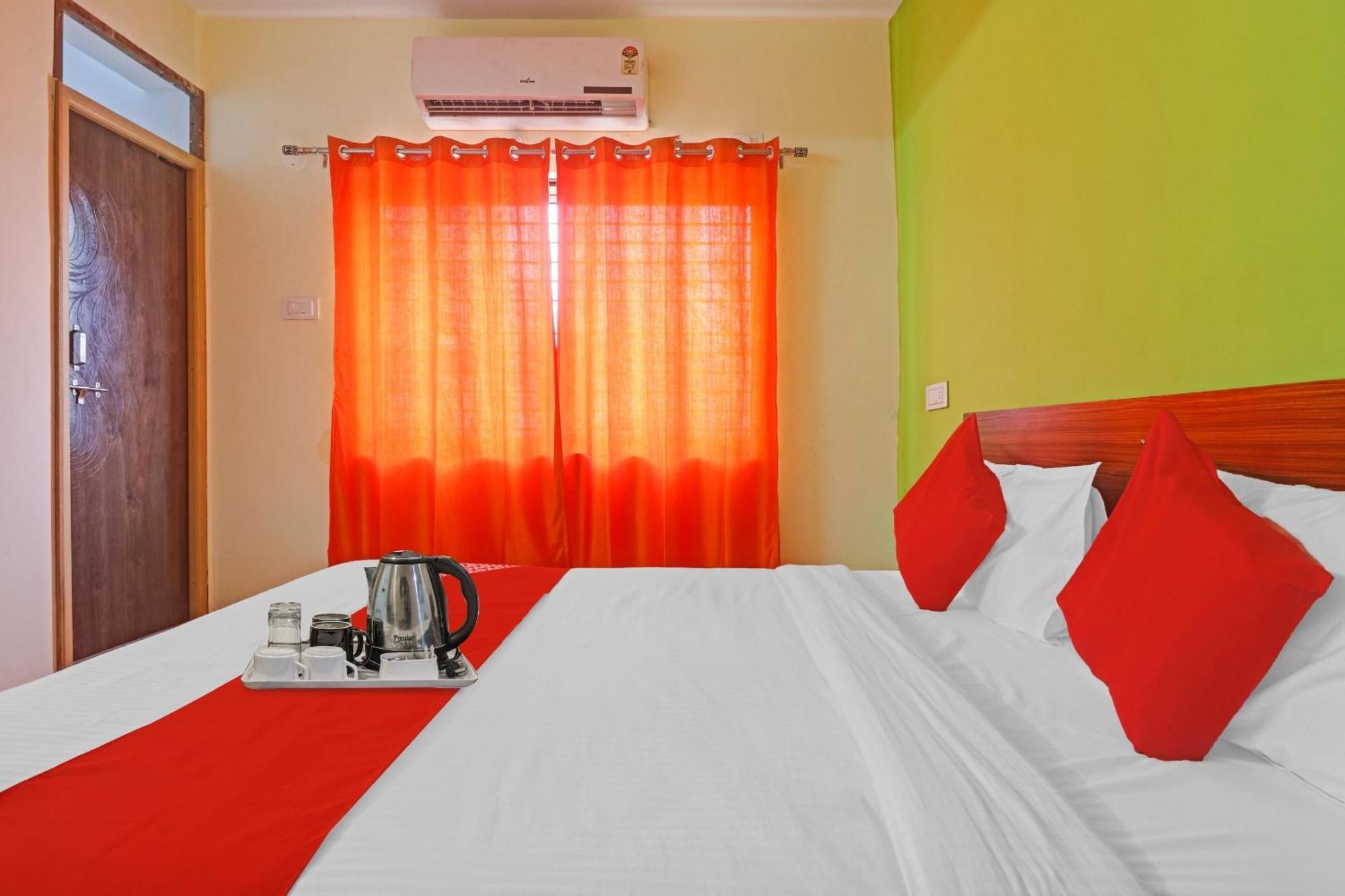 Super Hotel O Dk Reddy Square Хайдарабад Экстерьер фото