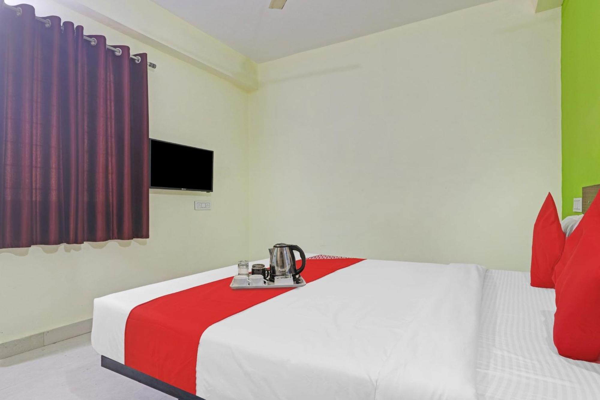 Super Hotel O Dk Reddy Square Хайдарабад Экстерьер фото