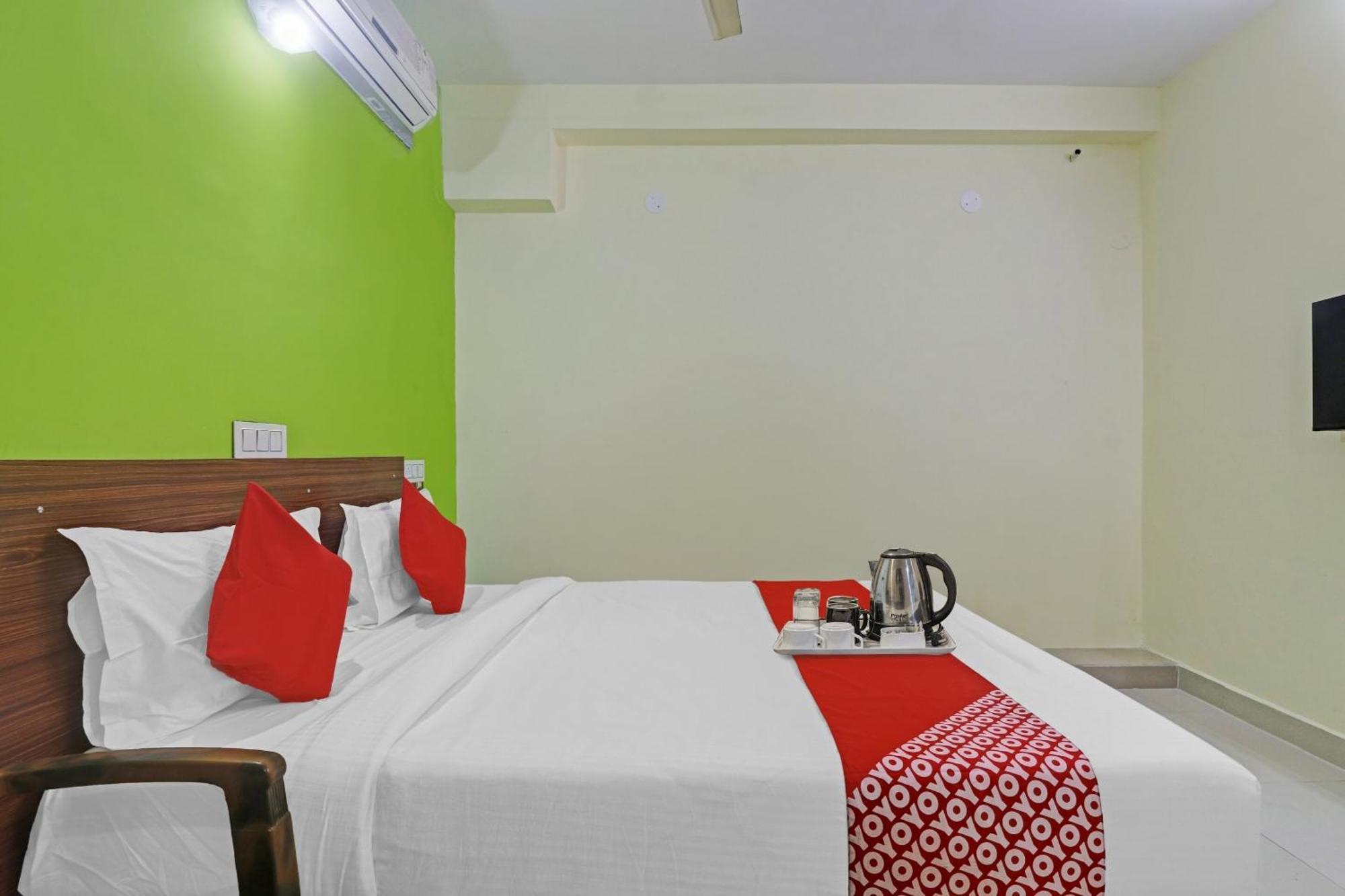 Super Hotel O Dk Reddy Square Хайдарабад Экстерьер фото